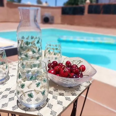 Βίλα Wonderful With Pool 150 Mt From The Sea